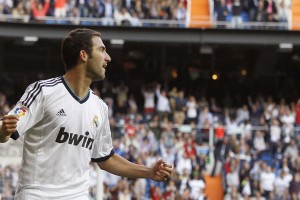 开云体育中国-库里冠军级表现，国王强势拿下热火，当三分雨浇灭南海岸烈焰