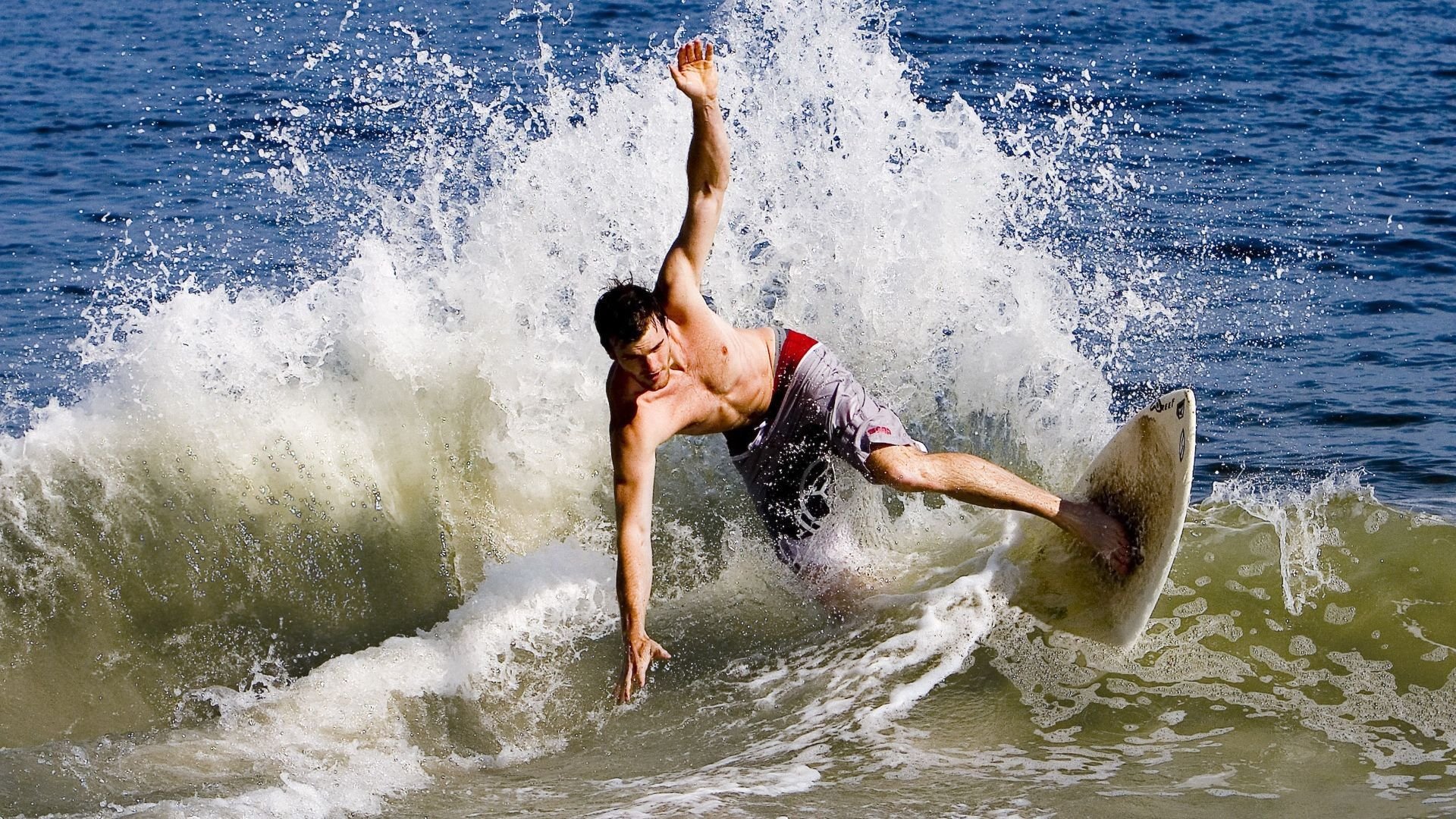 莫兰特爆发撕裂防线，广东硬仗精神淬火胜开拓者